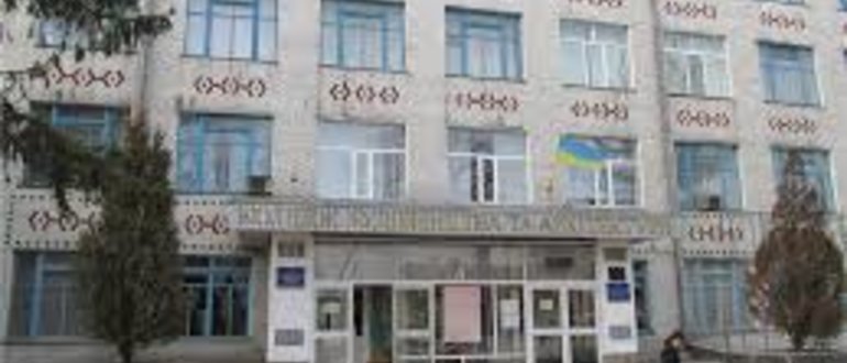 Фасад Коледж будівництва та архітектури / 
