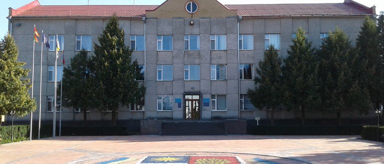 Фасад Калинівська райдержадміністрація / 