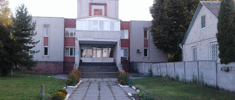 Фасад Калинівський районний центр зайнятості / 