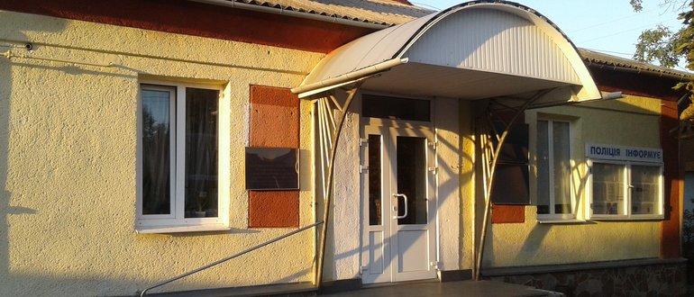 Фасад Калинівський районний сектор управління Державної міграційної служби / 