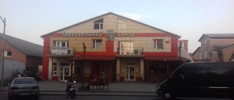 Фасад Торговий центр Сім'я / 
