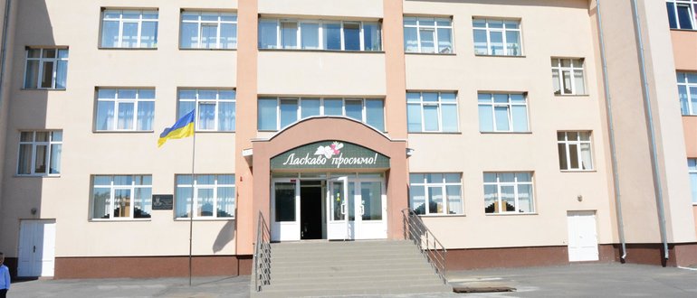 Фасад НВК Томашпільська загальносвітня школа І-ІІІ ступенів - гімназія / 