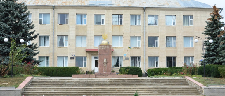Фасад Томашпільська районна державна адміністрація / 