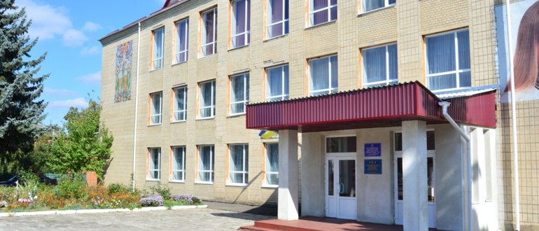 Фасад Томашпільський будинок дитячої творчості  / 