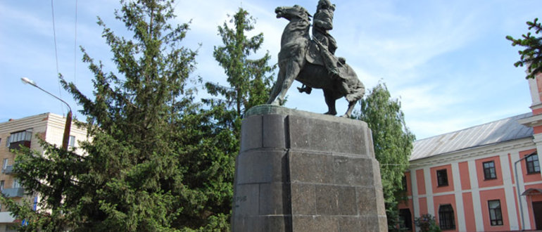 Фасад Пам'ятник Суворову / 