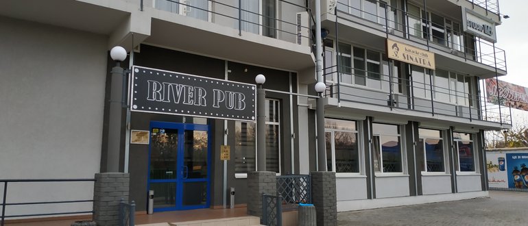 Фасад River Pub / 