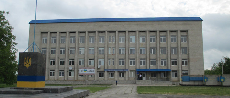 Фасад Центр надання адміністративних послуг при Тиврівській районній державній адміністрації / 